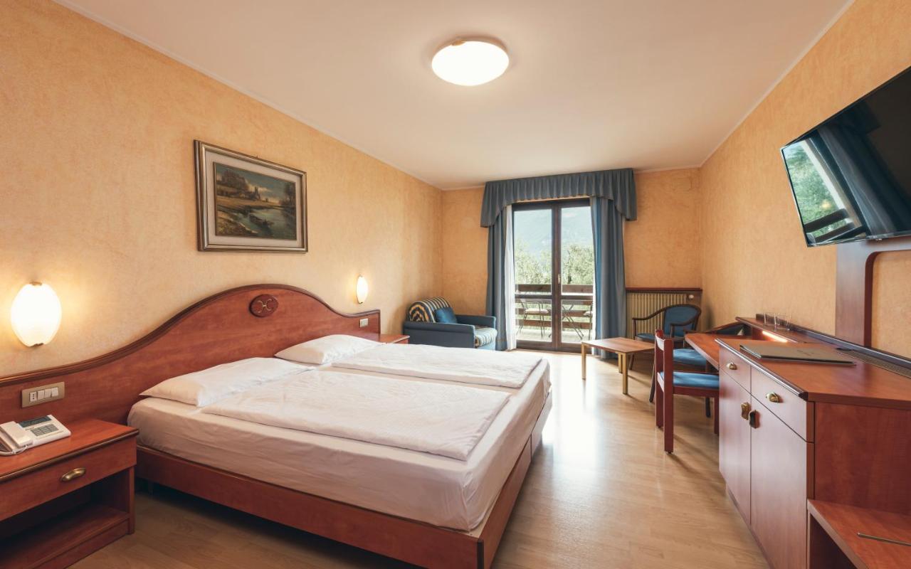 Hotel Caravel ลีโมเนซุลการ์ดา ภายนอก รูปภาพ